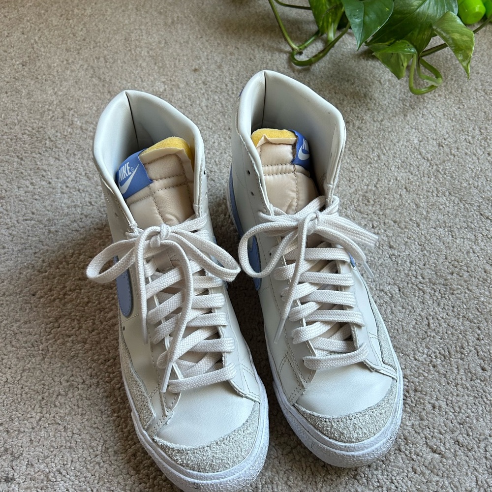 Women’s Nike Blazer Mid sneakers in size 7.5